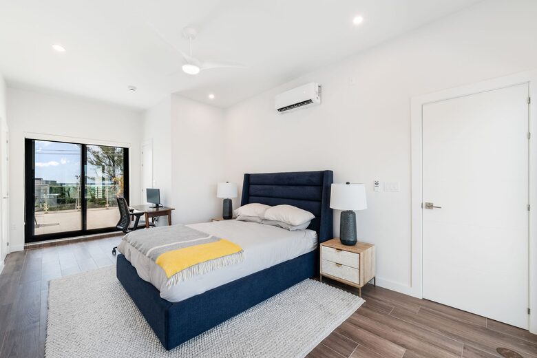 Contemporary Coastal Home in Grand Cayman - George Town, Cayman Islands