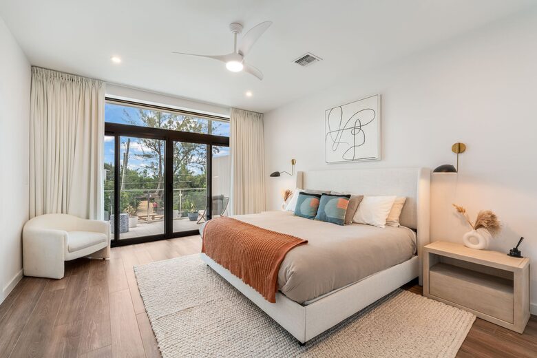 Contemporary Coastal Home in Grand Cayman - George Town, Cayman Islands