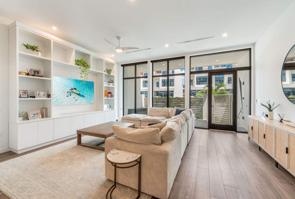 Contemporary Coastal Home in Grand Cayman - George Town, Cayman Islands