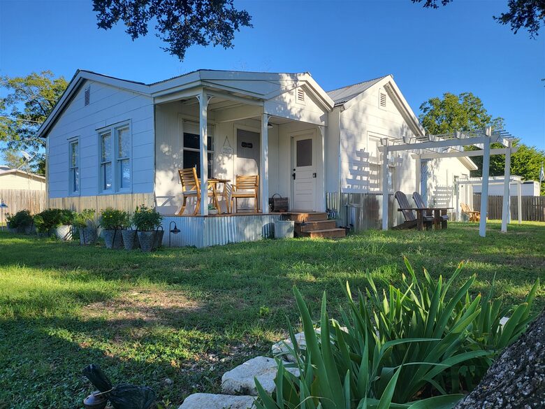 Country Olive Grove Bunkhouse and Bungalow - Fredericksburg, Texas
