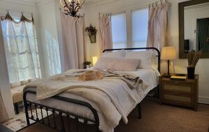 Country Olive Grove Bunkhouse and Bungalow - Fredericksburg, Texas