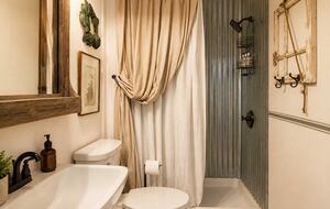 Country Olive Grove Bunkhouse and Bungalow - Fredericksburg, Texas