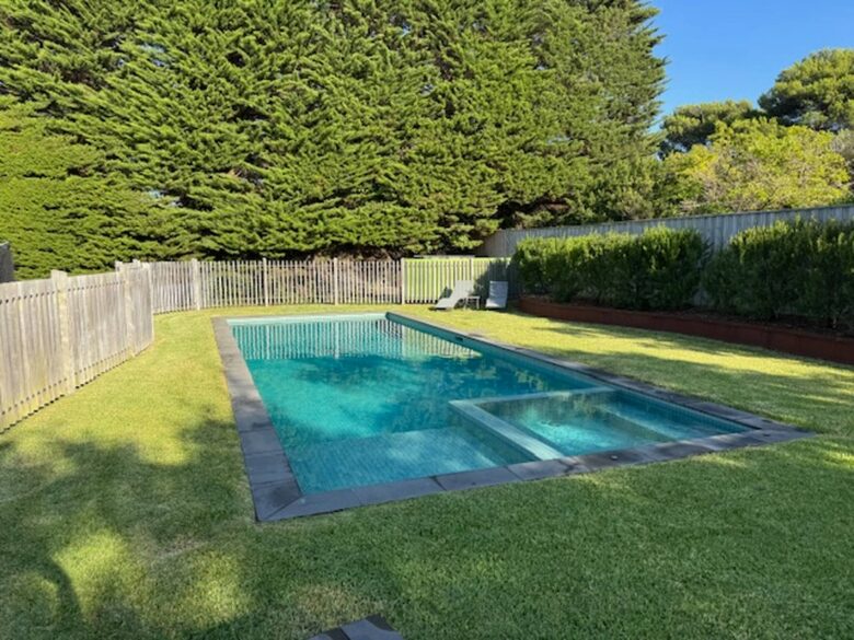 Portsea Garden Estate with Pool & Tennis Court - Melbourne, Australia