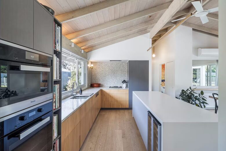 Portsea Garden Estate with Pool & Tennis Court - Melbourne, Australia