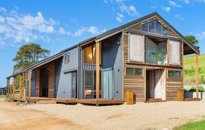 Luxury Hinterland Escape on 200 Acres - The Barn Retreat - Coolgardie, Australia