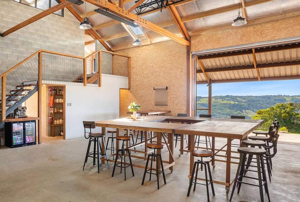 Luxury Hinterland Escape on 200 Acres - The Barn Retreat - Coolgardie, Australia