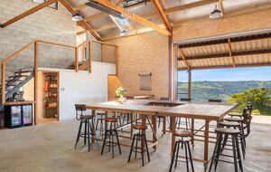 Luxury Hinterland Escape on 200 Acres - The Barn Retreat - Coolgardie, Australia