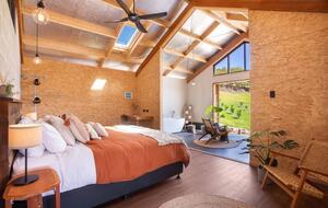 Luxury Hinterland Escape on 200 Acres - The Barn Retreat - Coolgardie, Australia