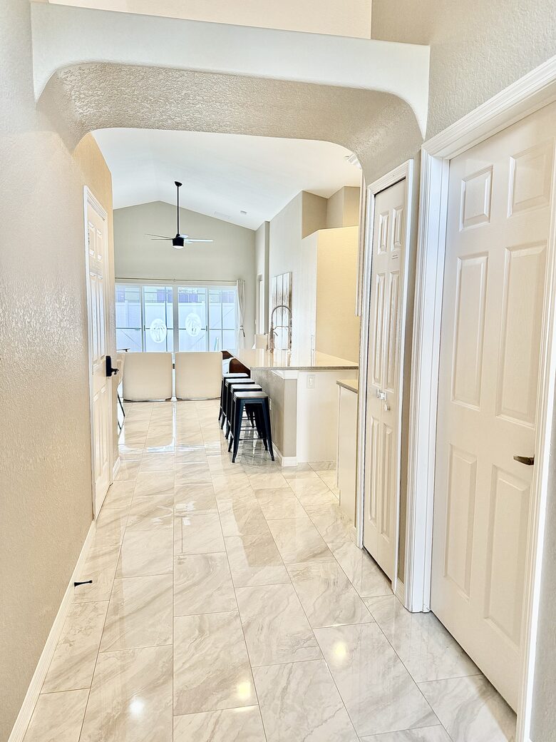 Contemporary Orlando Escape with Screened Pool - Davenport, Florida