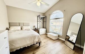 Contemporary Orlando Escape with Screened Pool - Davenport, Florida