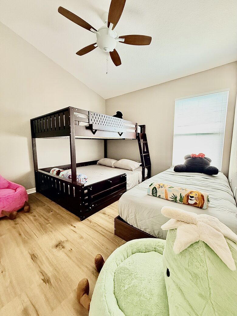 Contemporary Orlando Escape with Screened Pool - Davenport, Florida