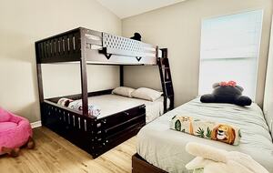 Contemporary Orlando Escape with Screened Pool - Davenport, Florida