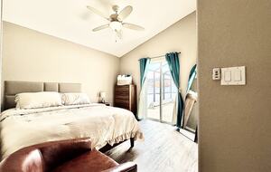 Contemporary Orlando Escape with Screened Pool - Davenport, Florida