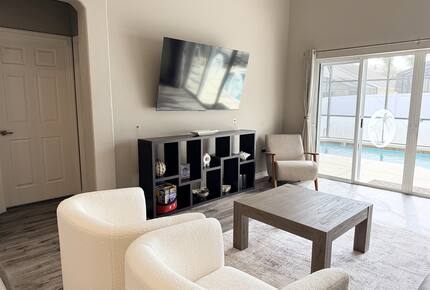 Contemporary Orlando Escape with Screened Pool - Davenport, Florida