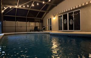 Contemporary Orlando Escape with Screened Pool - Davenport, Florida