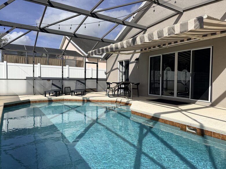 Contemporary Orlando Escape with Screened Pool - Davenport, Florida