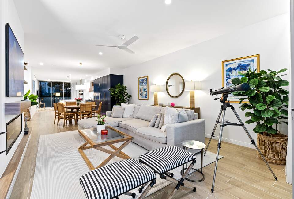 Elegant Waterfront Living on Ephraim Island - Gold Coast, Australia