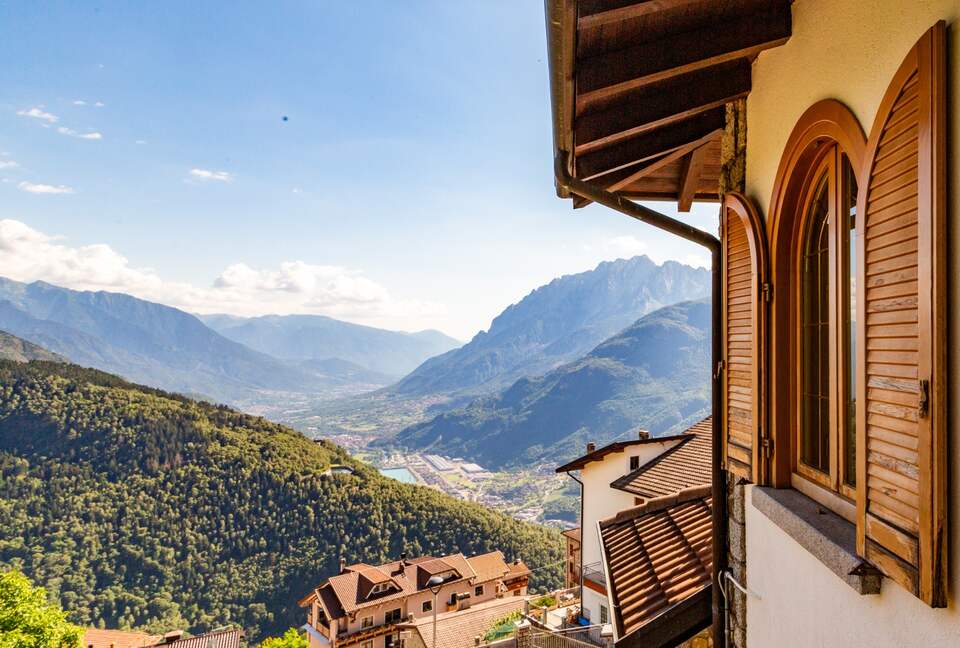 Renovated Val Camonica Mountain Residence - Cevo, Italy