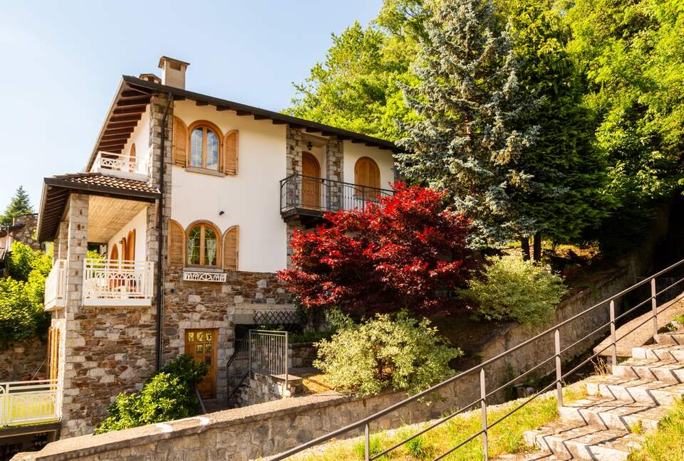 Renovated Val Camonica Mountain Residence - Cevo, Italy