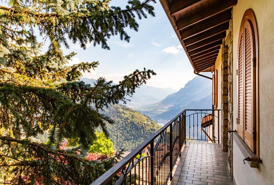 Renovated Val Camonica Mountain Residence - Cevo, Italy