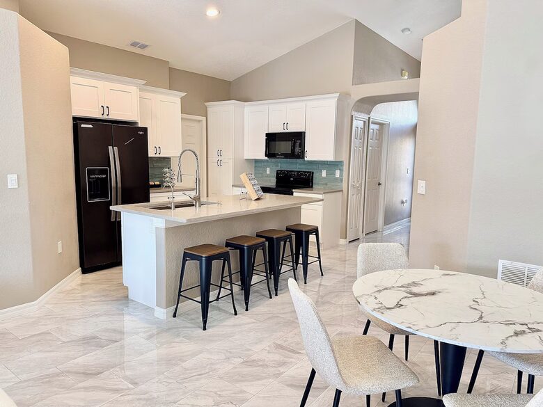 Contemporary Orlando Escape with Screened Pool - Davenport, Florida