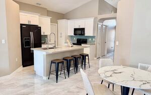 Contemporary Orlando Escape with Screened Pool - Davenport, Florida