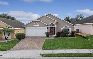 Contemporary Orlando Escape with Screened Pool - Davenport, Florida