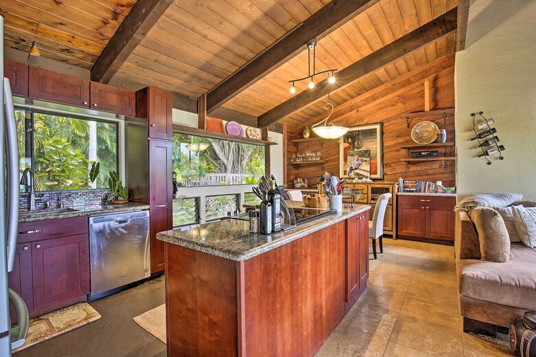 Ocean-View Kona Retreat with Private Hot Tub - Kailua Kona, Hawaii