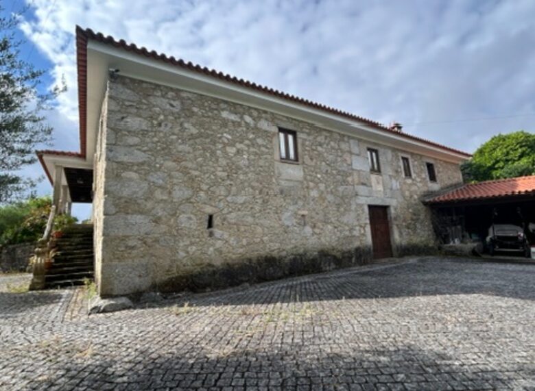 Countryside Estate with Lake and Pastures - Barbudo, Portugal