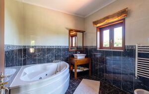 Countryside Estate with Lake and Pastures - Barbudo, Portugal