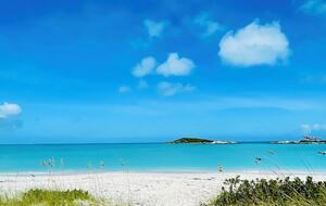 Tropic of Cancer Beachfront Villa with Infinity Pool - Exuma, Bahamas