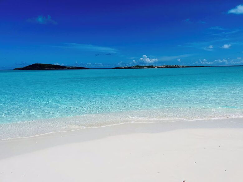 Tropic of Cancer Beachfront Villa with Infinity Pool - Exuma, Bahamas