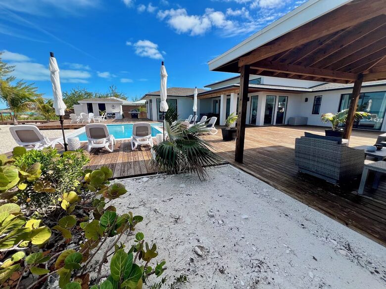 Tropic of Cancer Beachfront Villa with Infinity Pool - Exuma, Bahamas