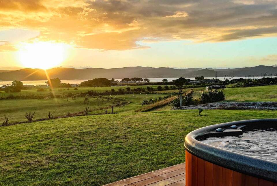 Private Couples Escape Overlooking Hokianga Harbour - Opononi, New Zealand
