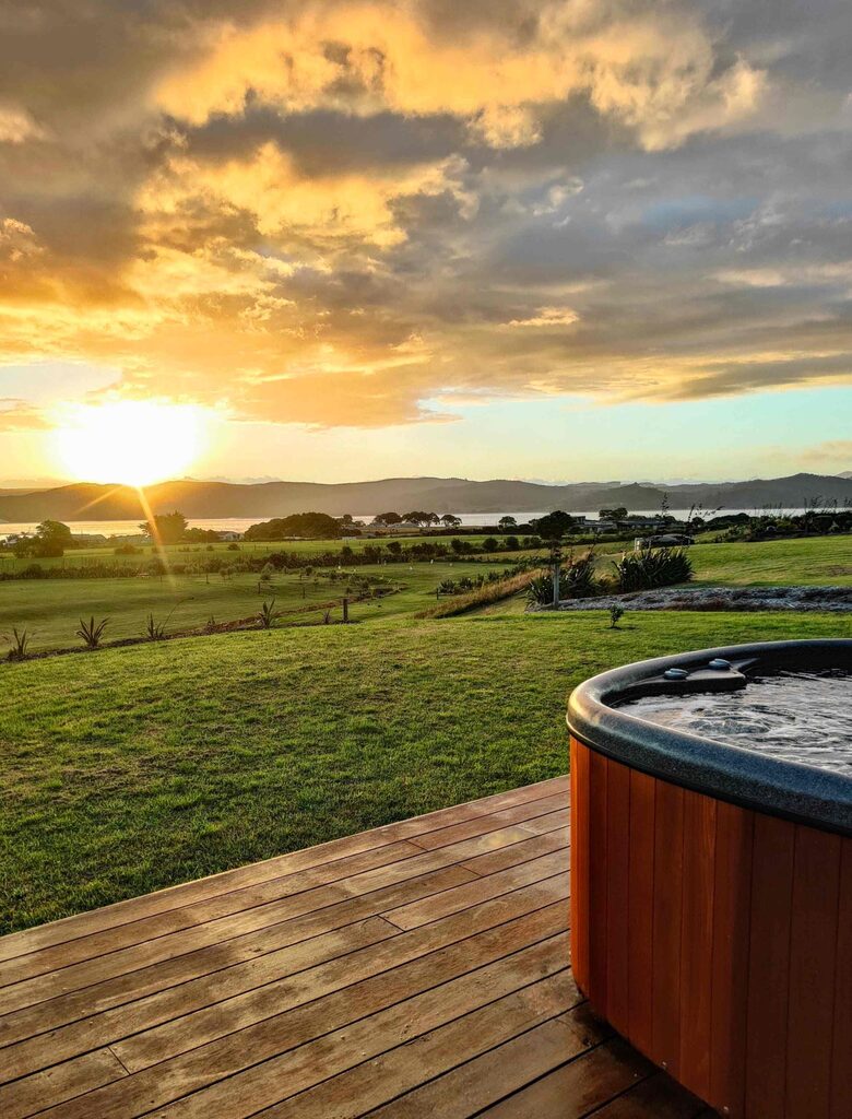 Private Couples Escape Overlooking Hokianga Harbour - Opononi, New Zealand