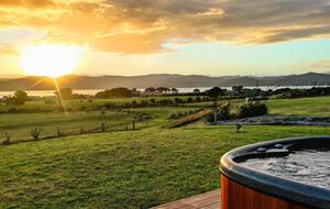 Private Couples Escape Overlooking Hokianga Harbour - Opononi, New Zealand