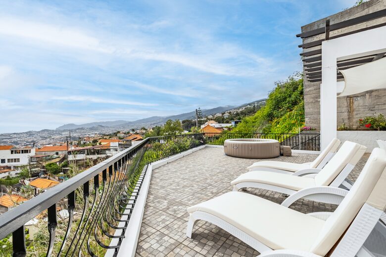 São Gonçalo Bay View Retreat - Funchal, Portugal