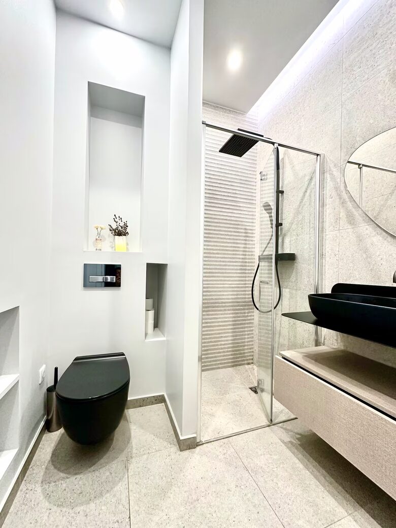 Spacious Five Bedroom Home with Private Garden - Bagneux, Paris, France