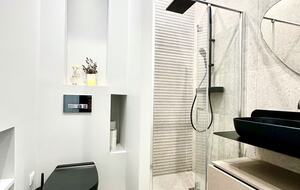 Spacious Five Bedroom Home with Private Garden - Bagneux, Paris, France