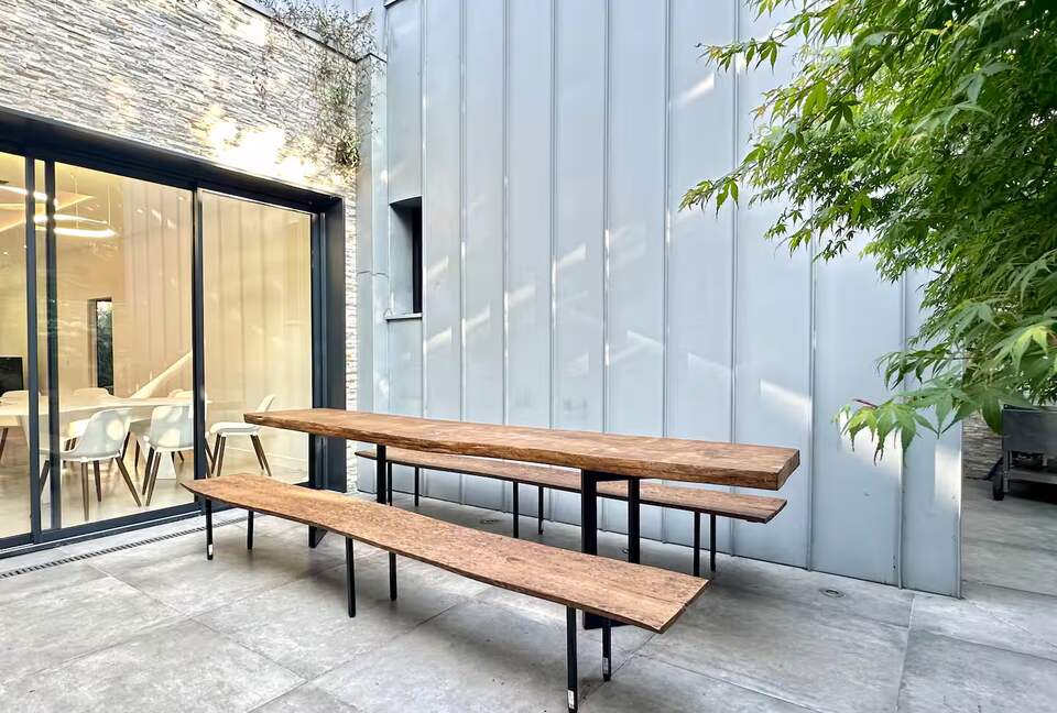 Spacious Five Bedroom Home with Private Garden - Bagneux, Paris, France