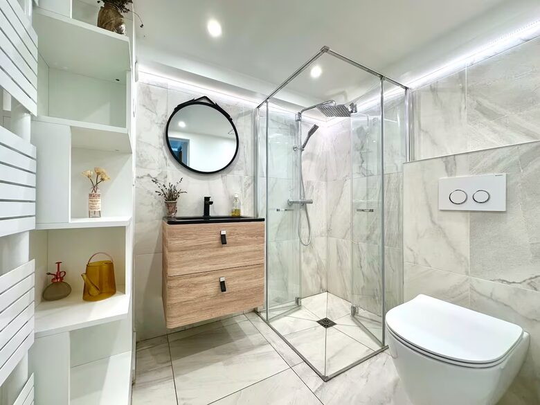 Spacious Five Bedroom Home with Private Garden - Bagneux, Paris, France