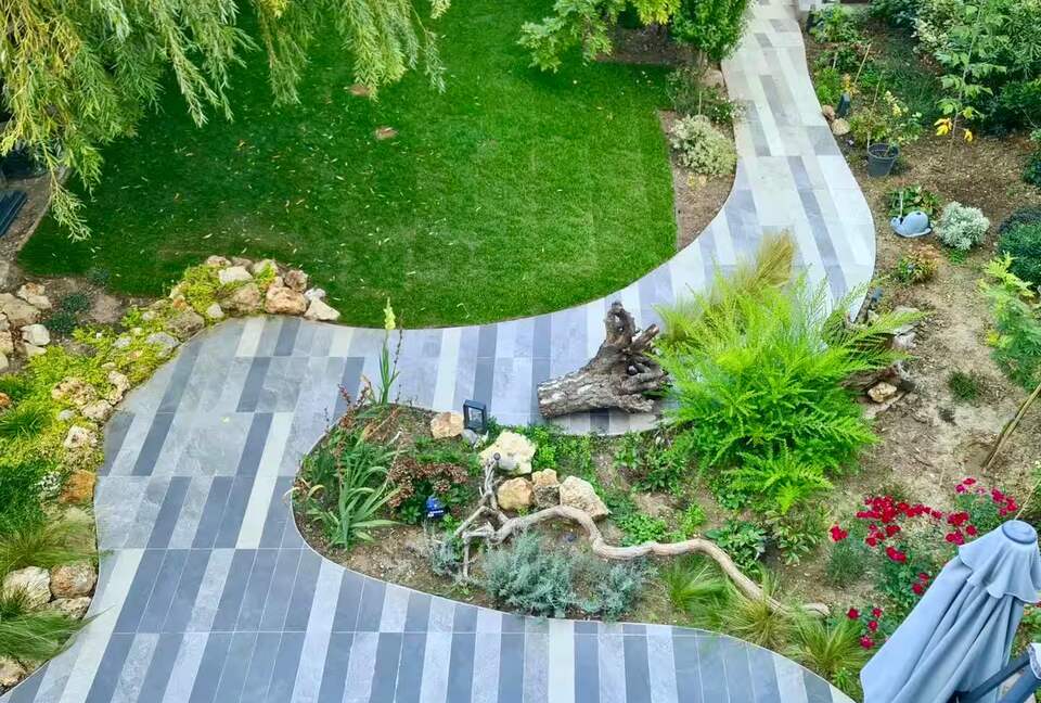 Spacious Five Bedroom Home with Private Garden - Bagneux, Paris, France