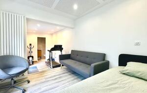 Spacious Five Bedroom Home with Private Garden - Bagneux, Paris, France