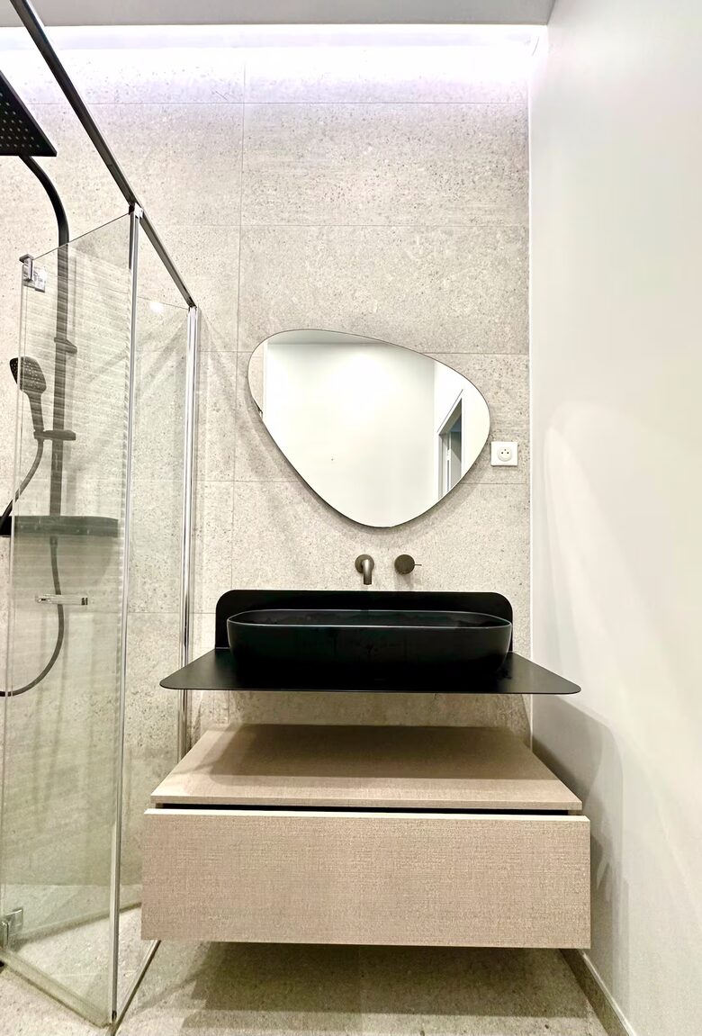 Spacious Five Bedroom Home with Private Garden - Bagneux, Paris, France