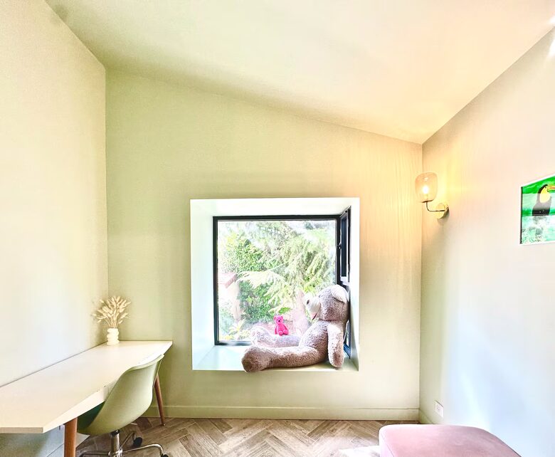 Spacious Five Bedroom Home with Private Garden - Bagneux, Paris, France