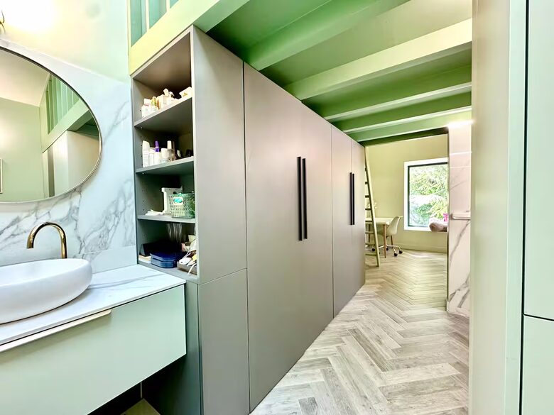 Spacious Five Bedroom Home with Private Garden - Bagneux, Paris, France