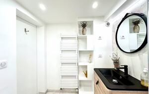 Spacious Five Bedroom Home with Private Garden - Bagneux, Paris, France