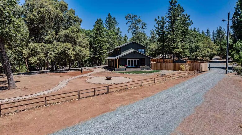 Private Pioneer Escape with Yoga Sanctuary & Mountain Views - Pioneer, California