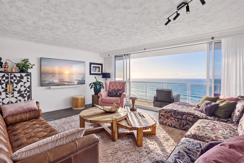 Luxurious Skyhome with Panoramic Views & Beach Location - Gold Coast, Australia