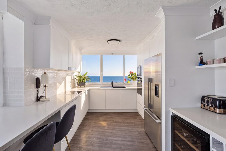 Luxurious Skyhome with Panoramic Views & Beach Location - Gold Coast, Australia